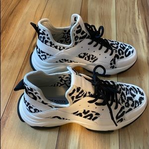 Steve Madden size 10 white black leopard